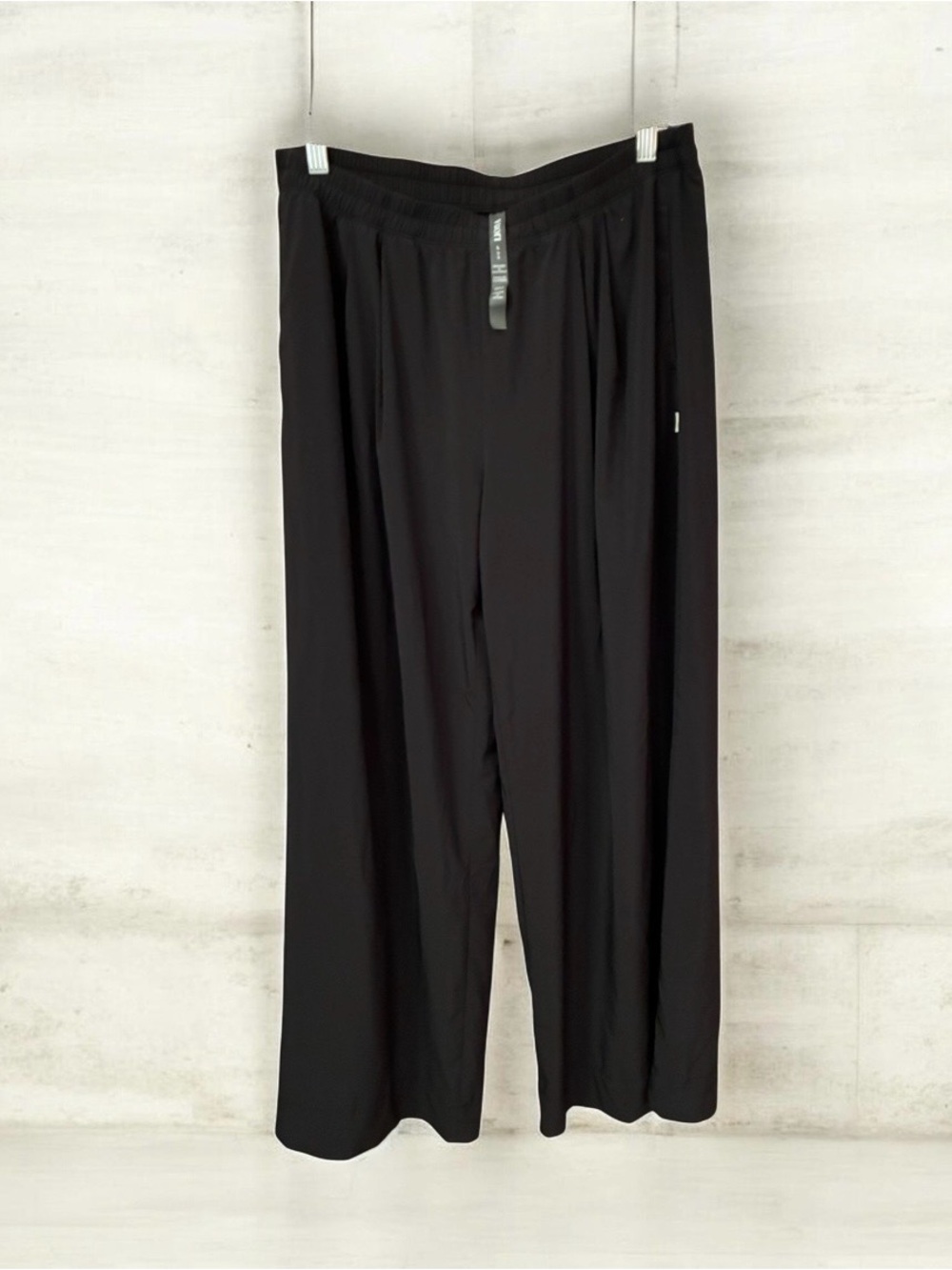 Vuori Relaxed Wide-Leg Women's Pants in Black